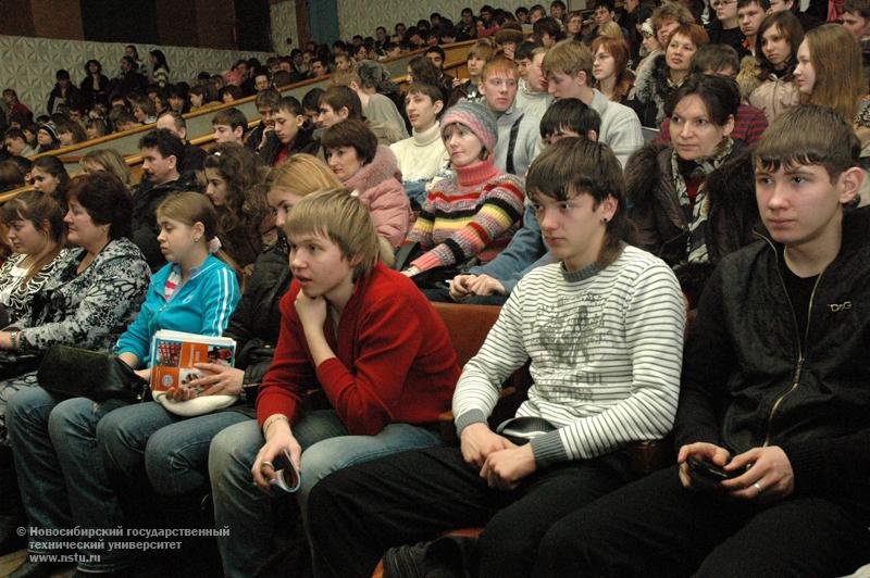 День открытых дверей в НГТУ, фотография: В. Невидимов