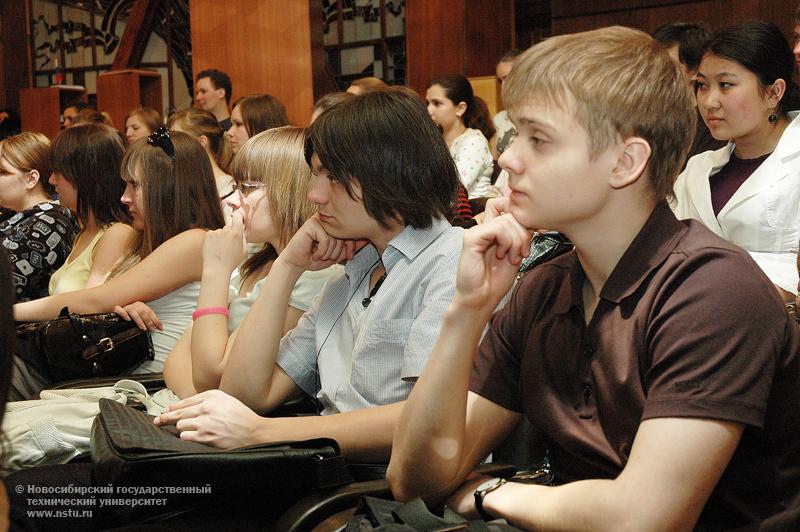 13.05.09     В НГТУ – встреча с польским писателем Мариушем Вильком , фотография: В. Невидимов