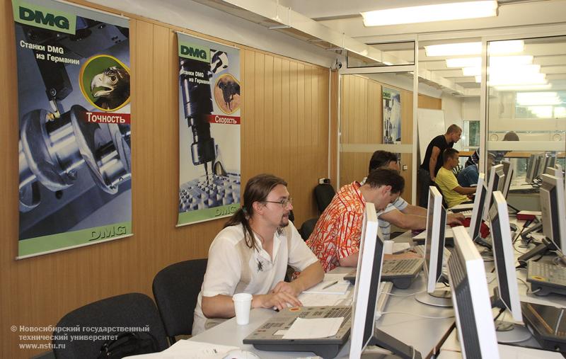 07.07.09     В НГТУ проходят практику студенты Московского авиационного института, фотография: В. Кравченко