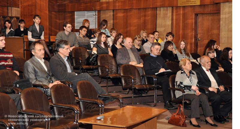 19.11.09     Лекция в рамках междисциплинарного научного семинара по проблемам фундаментальной науки и новых высоких технологий «Проблемы современного материаловедения», фотография: В. Кравченко