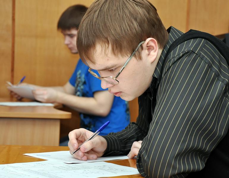 27.03.10     Городская олимпиада по промышленной электронике, фотография: В. Кравченко