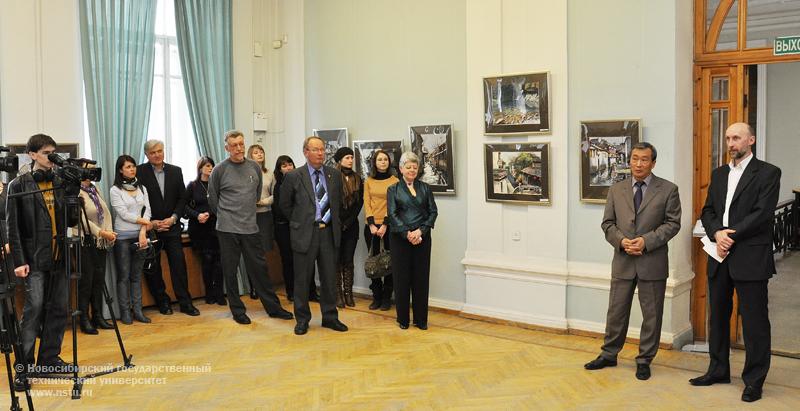 14.04.10      Выставка картин известного китайского художника Чэнь И., фотография: В. Невидимов