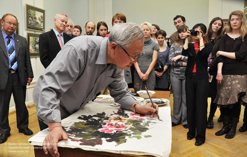 14.04.10      Выставка картин известного китайского художника Чэнь И., фотография: В. Невидимов