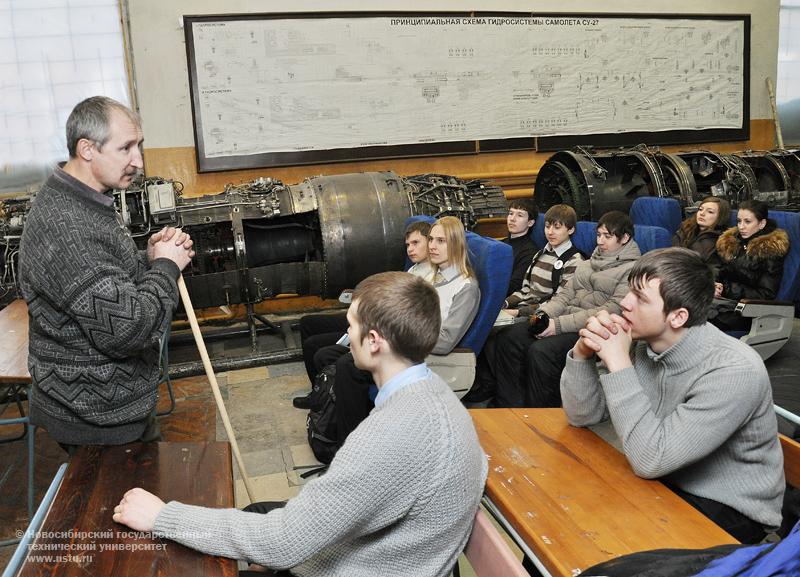 31.01.11     Встречи деканов НГТУ с учащимися школ, лицеев и гимназий, фотография: В. Невидимов