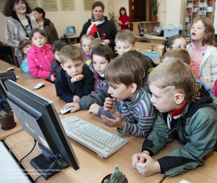 26.04.11     26-29 апреля в НГТУ пройдет неделя литературы и искусства, фотография: В. Невидимов