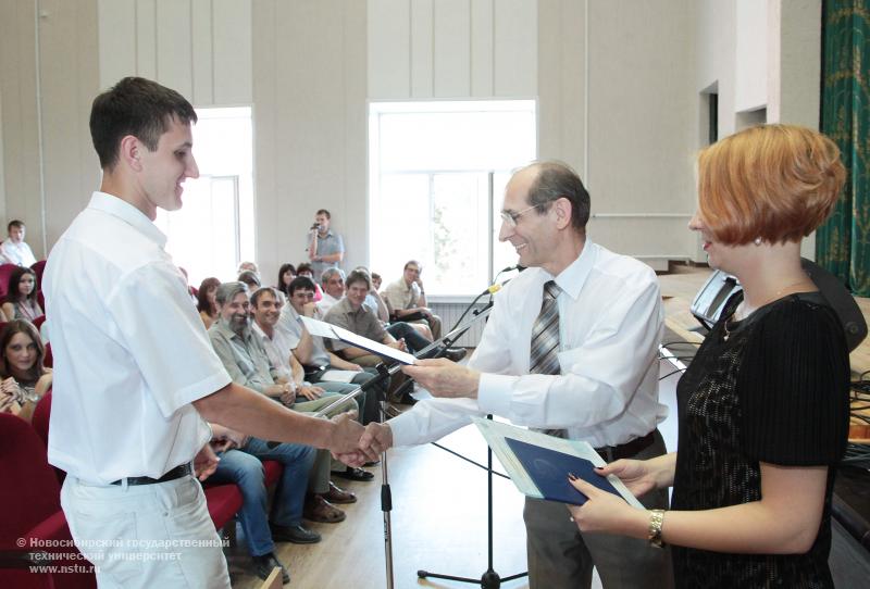 05.07.11     Вручение дипломов в НГТУ (МТФ), фотография: В. Невидимов