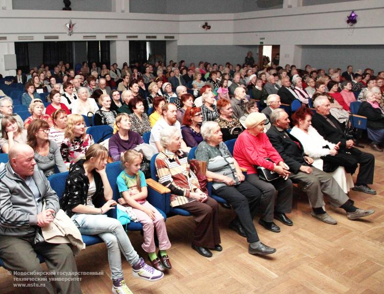 В НГТУ состоялся концерт, посвященный Дню пожилого человека , фотография: В. Невидимов