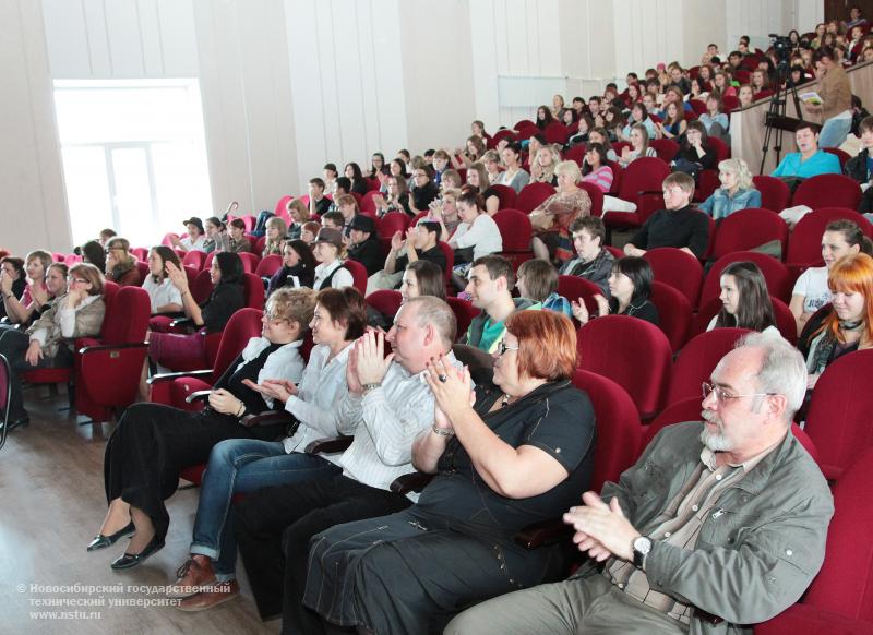 12.10.11     Посвящение в первокурсники факультета гуманитарного образования НГТУ , фотография: В. Кравченко