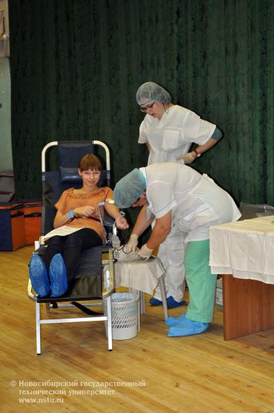 18.09.12     Донорская акция «Наш дар во имя жизни» в НГТУ, фотография: В. Кравченко