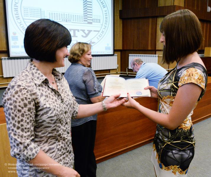 20.06.14     20 июня состоится торжественное вручение дипломов выпускникам факультета бизнеса, фотография: В. Невидимов