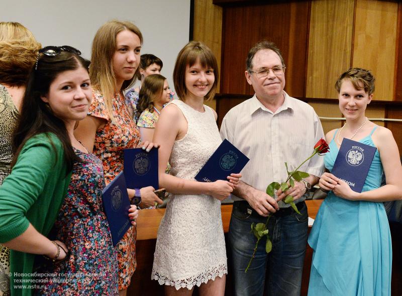 20.06.14     20 июня состоится торжественное вручение дипломов выпускникам факультета бизнеса, фотография: В. Невидимов